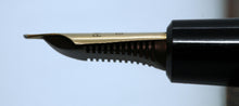 Load image into Gallery viewer, Z-Parker Duofold Senior - Black with No.35 14ct Gold Nib - P1003