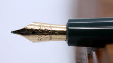 Load image into Gallery viewer, Z-Parker Slimfold Mk II - Green with No.5 14ct Gold Nib - P1085i
