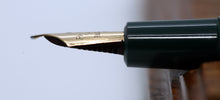 Load image into Gallery viewer, Z-Parker Slimfold Mk II - Green with No.5 14ct Gold Nib - P1085i
