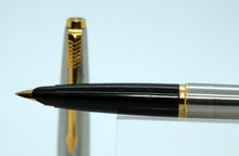 Load image into Gallery viewer, Z-Parker Parker 45 Flighter - Flighter SS with 14ct Gold Nib - P1113o