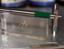 Load image into Gallery viewer, Z-Parker 25 Mk III - Green Trim - Medium Point Nib