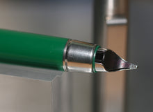 Load image into Gallery viewer, Z-Parker 25 Mk III - Green Trim - Medium Point Nib