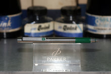 Load image into Gallery viewer, Z-Parker 25 Mk III - Green Trim - Medium Point Nib