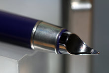 Load image into Gallery viewer, Z-Parker 25 Mk IV - Blue Trim - Fine Point Nib