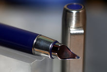 Load image into Gallery viewer, Z-Parker 25 Mk III - Blue Trim - Fine Point Nib