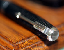 Load image into Gallery viewer, Z-Parker Vacumatic in Silver Pearl with 14ct Gold Nib