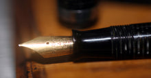 Load image into Gallery viewer, Z-Parker Vacumatic in Silver Pearl with 14ct Gold Nib