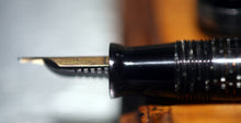 Load image into Gallery viewer, Z-Parker Vacumatic in Silver Pearl with 14ct Gold Nib