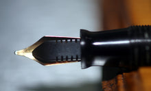 Load image into Gallery viewer, Z-Parker Vacumatic in Silver Pearl with 14ct Gold Nib