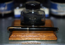 Load image into Gallery viewer, Z-Parker Vacumatic in Black with 14ct Twin Tone Gold Vacumatic Nib