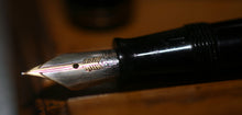 Load image into Gallery viewer, Z-Parker Vacumatic in Black with 14ct Twin Tone Gold Vacumatic Nib