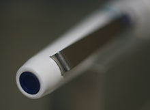 Load image into Gallery viewer, Z-Parker 25 Mk III - Epoxy Resin White with Blue Trim - Medium Point Nib