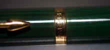 Load image into Gallery viewer, Z-Parker 75 Malachite Green Laque - F Fine Point 14k Gold Nib