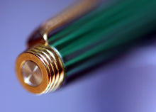 Load image into Gallery viewer, Z-Parker 75 Malachite Green Laque - F Fine Point 14k Gold Nib