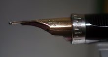 Load image into Gallery viewer, Z-Parker 75 Malachite Green Laque - F Fine Point 14k Gold Nib