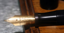 Load image into Gallery viewer, Z-Parker Victory Mk I in Black with 14ct Gold Nib