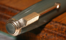 Load image into Gallery viewer, Z-Parker Duofold AF in Olive Green with 14ct Gold Nib