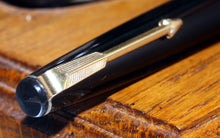 Load image into Gallery viewer, Z-Parker Duofold 17 (Beaky) in Black with 14ct Gold Nib