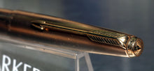 Load image into Gallery viewer, Z-Parker 61 in Cirrus Cloud Gold - Broad Italic Point 14k Gold Nib