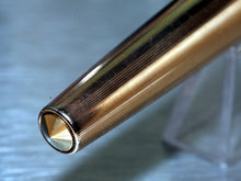 Load image into Gallery viewer, Z-Parker 61 in Insignia Gold - Medium Point 14k Gold Nib