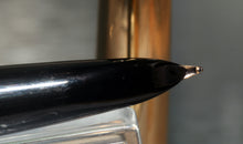 Load image into Gallery viewer, Z-Parker 61 in Insignia Gold - Medium Point 14k Gold Nib