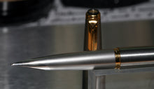 Load image into Gallery viewer, Z-Parker 50 (aka The Falcon) - Flighter with Gold Trim - Medium Point Nib