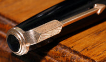 Load image into Gallery viewer, Z-Parker Duofold Gold AF in Black with 14ct Gold Nib