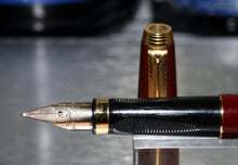 Load image into Gallery viewer, Z-Parker 75 Burgundy Laque - Medium Point 14k Gold Nib