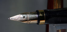 Load image into Gallery viewer, Z-Parker 75 Burgundy Laque - Medium Point 14k Gold Nib