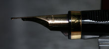 Load image into Gallery viewer, Z-Parker 75 Burgundy Laque - Medium Point 14k Gold Nib