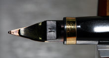 Load image into Gallery viewer, Z-Parker 75 Burgundy Laque - Medium Point 14k Gold Nib