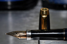 Load image into Gallery viewer, Z-Parker 75 Dark Blue Laque - Extra Fine Point 14k Gold Nib