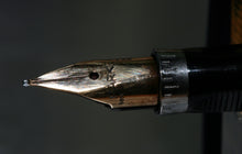 Load image into Gallery viewer, Z-Parker 75 Dark Blue Laque - Extra Fine Point 14k Gold Nib