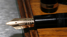 Load image into Gallery viewer, Z-Parker Duofold Maxima in Black with No.50 14ct Gold Nib