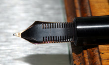 Load image into Gallery viewer, Z-Parker Duofold Maxima in Black with No.50 14ct Gold Nib