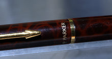 Load image into Gallery viewer, Z-Parker 95 - Thuya Laque with Medium Point Gold Nib - (P642)
