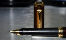 Load image into Gallery viewer, Z-Parker 95 - Thuya Laque with Medium Point Gold Nib - (P642)