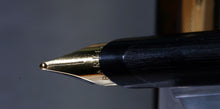 Load image into Gallery viewer, Z-Parker 95 - Thuya Laque with Medium Point Gold Nib - (P642)