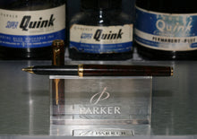 Load image into Gallery viewer, Z-Parker 95 - Thuya Laque with Medium Point Gold Nib - (P642)