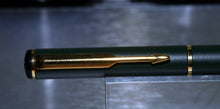 Load image into Gallery viewer, Z-Parker 88 - Matt Green with 88 Gold Nib - (P581)