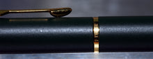 Load image into Gallery viewer, Z-Parker 88 - Matt Green with 88 Gold Nib - (P581)