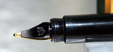 Load image into Gallery viewer, Z-Parker 88 - Matt Green with 88 Gold Nib - (P581)