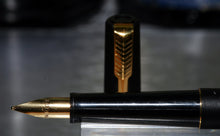 Load image into Gallery viewer, Z-Parker 15 - Matt Black with M Medium Point Gold nib - (P751d)
