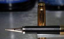 Load image into Gallery viewer, Z-Parker 180 - Imperial Gold with X-M 2-Sided Gold Nib - (P755a)