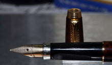Load image into Gallery viewer, Z-Parker 75 - Thuya with Medium Point 14ct Gold Nib - (P656)