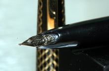 Load image into Gallery viewer, Z-Sheaffer Stylepoint 904 - Black & Gold Model 632 with 14ct Gold Nib - (P690a)