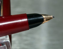 Load image into Gallery viewer, Z-Parker 45 - Red Schools CT with R RH Oblique 14ct Gold Nib - (P466)