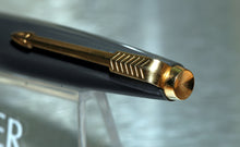 Load image into Gallery viewer, Z-Parker 45 - Grey Schools GT with F Fine Point 14ct Gold Nib - (P510a)