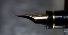Load image into Gallery viewer, Z-Parker 75 Thuya Laque - No.98 Fine Italic Point 18k Gold Nib (P789x)