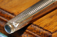 Load image into Gallery viewer, Z-Parker 61 - Black & Consort Gold Cap with Fine Point 14ct Gold Nib - (P833)